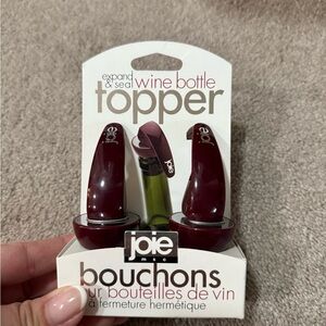 Joie Expand & Seal Wine Topper in Dark Purple